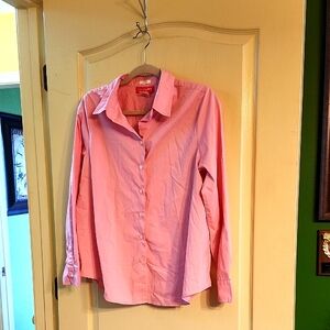 LIZ LANGE MATERNITY STRETCH SHIRT in SOFT PINK